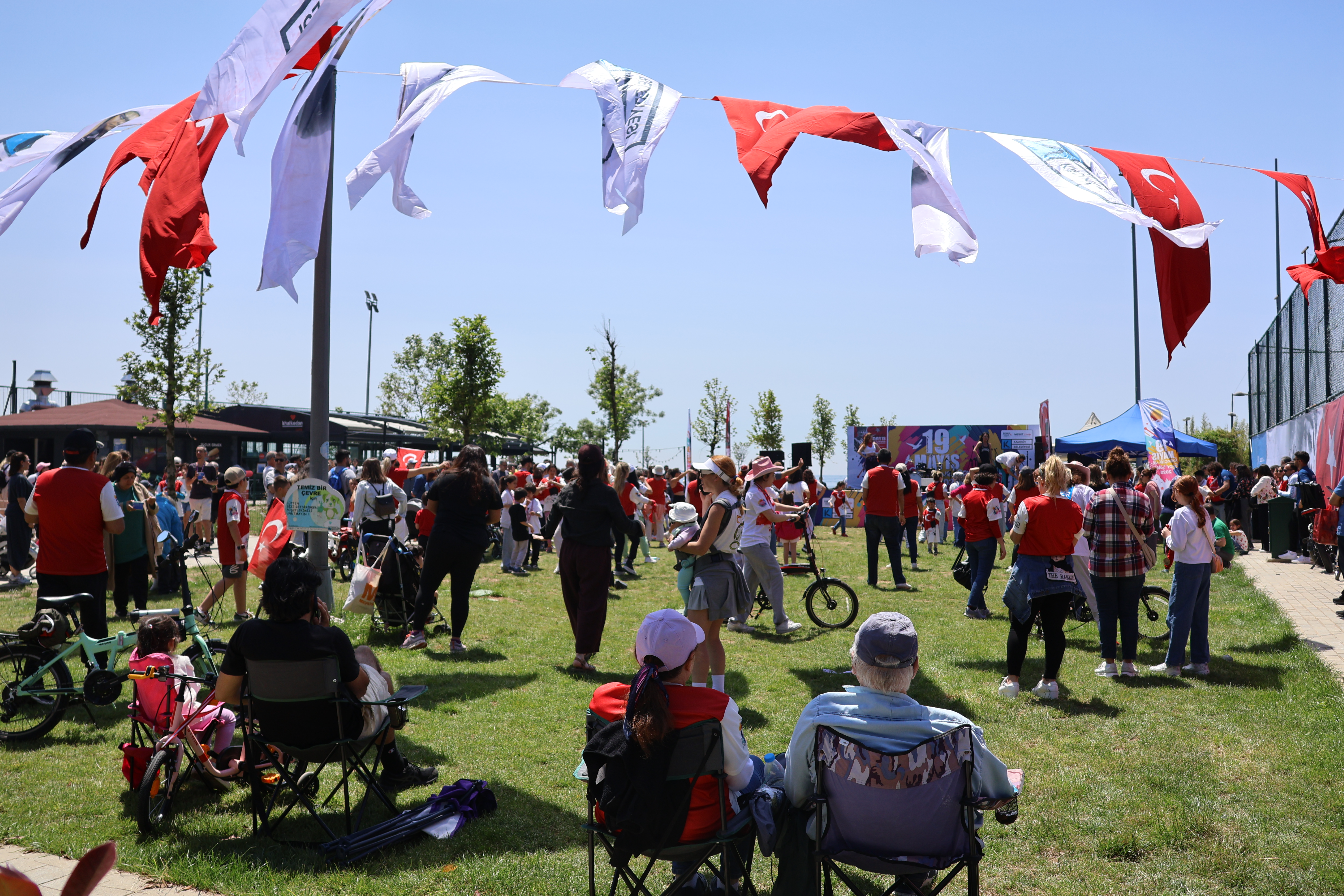 Kadıköy'ü 19 Mayıs coşkusu sardı